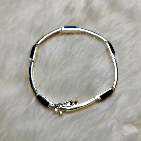 Bracelet with black accent - Picture 1 of 7